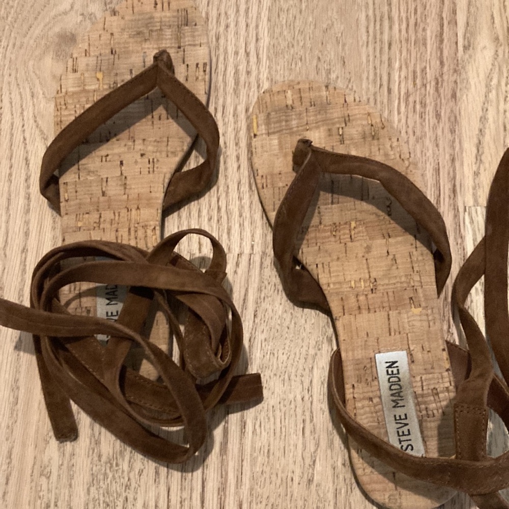 Steve Madden - Picture 2 of 3